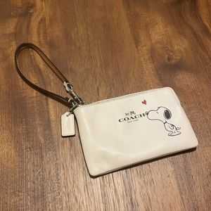 Coach Wristlet - Snoopy (Peanuts Collection)